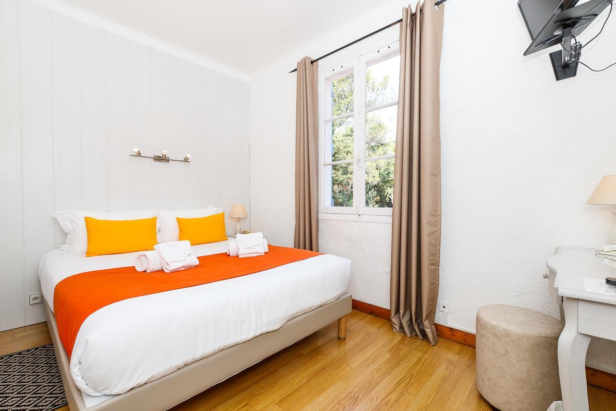 Hotel Les Liserons De מוגין מראה חיצוני תמונה