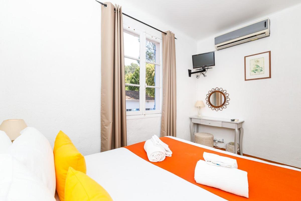 Hotel Les Liserons De מוגין מראה חיצוני תמונה